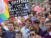 Omofobi coi calzoncini corti